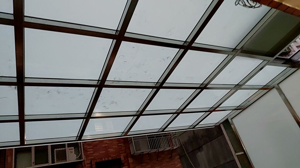 圖 關於採光罩屋頂的玻璃施工固定方式