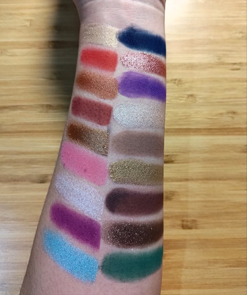 圖 PatMcGrath限定和ABH Norvina 1簡單比較