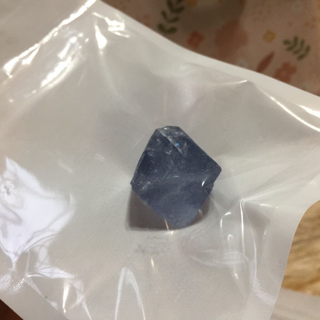 咖啡 想住長谷部隔壁 愛藍藍帶我飛 大買螢石挑到了長谷部眼睛的顏色 老闆夫婦人很親切 價格也很佛 好喜歡螢石