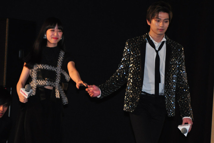 北村匠海、東出昌大の弟役・新田真剣佑に「俺の方が顔が似てる!」