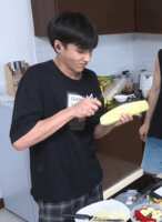 https://images.plurk.com/6Ri2pSa5jtU53T6pLRG1i4.gif