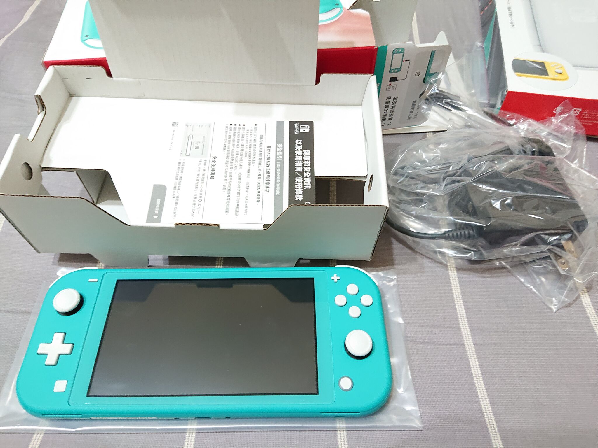 閒聊 Nintendo Switch Lite 藍綠色小開箱 Mo Ptt 鄉公所